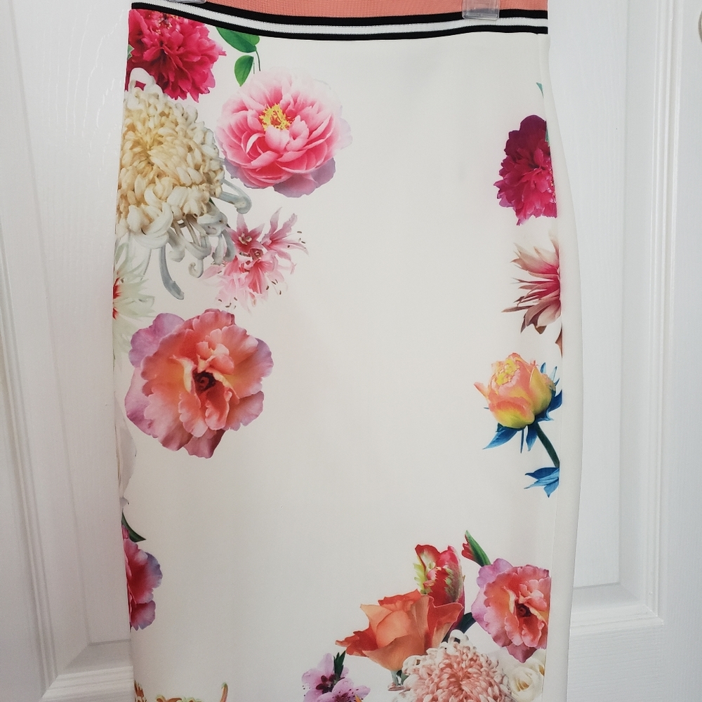 NWT Floral Pencil skirt